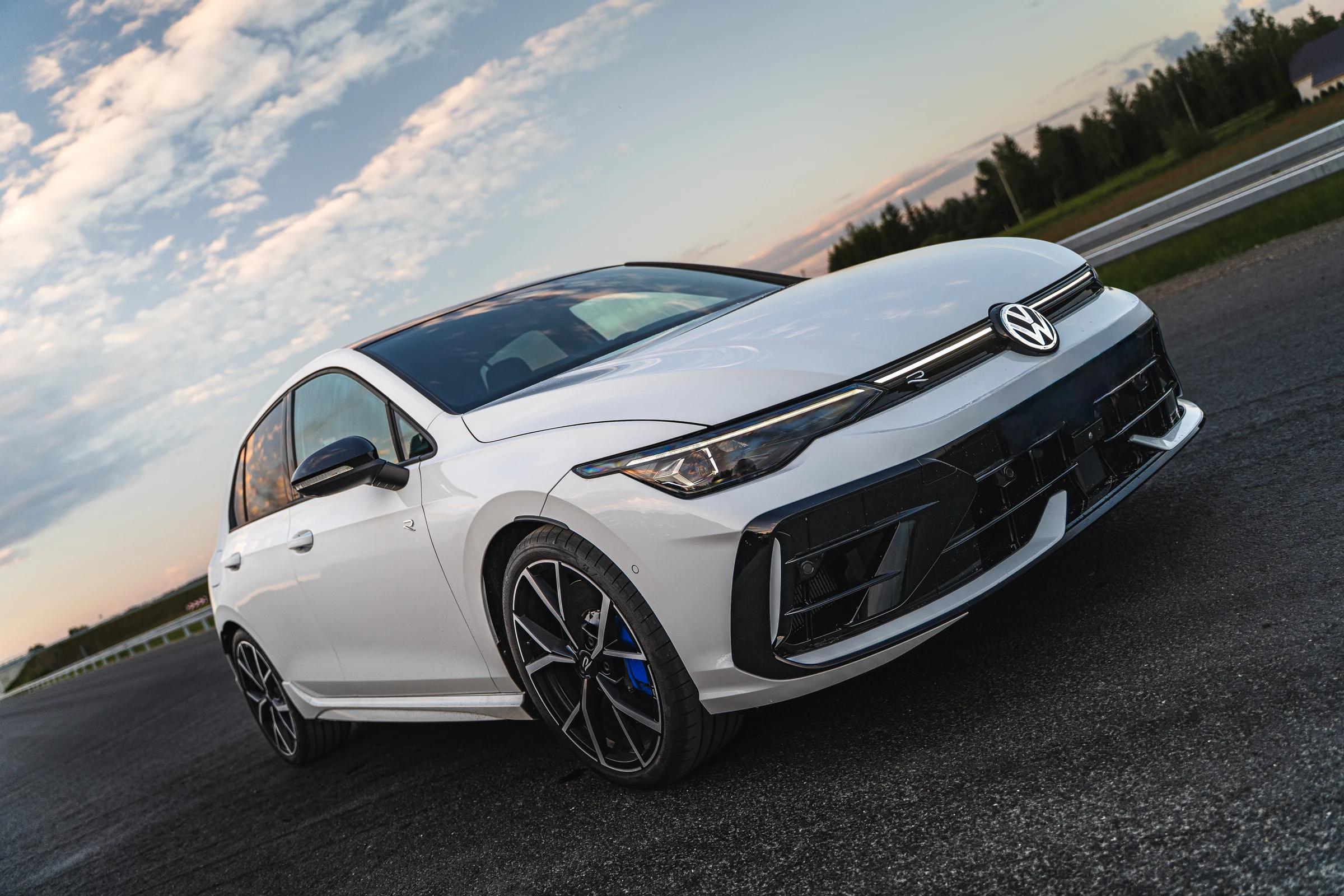Volkswagen Golf R — ADDICTIVE CARS