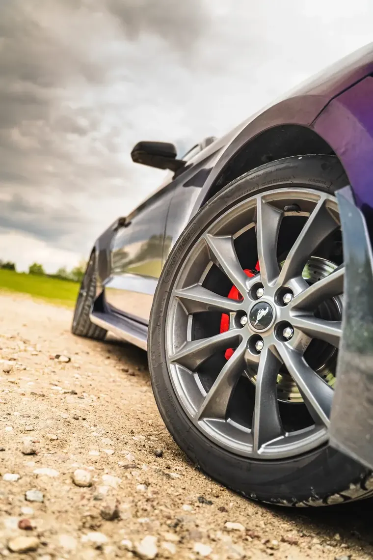 Ford Mustang GT — detal felgi
